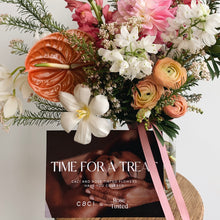 Load image into Gallery viewer, Flowers &amp; Facial
