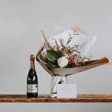 Load image into Gallery viewer, Wine O&#39;Clock
